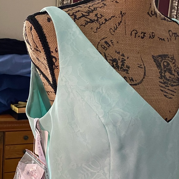 Blue V-neck Dress - Picture 3 of 6